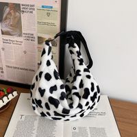 Women's All Seasons Plush Cows Streetwear Dumpling Shape Zipper Shoulder Bag main image 1