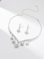 Élégant Vêtement De Rue Forme De Cœur Alliage Incruster Strass Plaqué Argent Femmes Des Boucles D'oreilles Collier main image 3