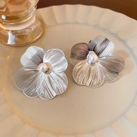 1 Pair Simple Style Flower Inlay Copper Pearl Ear Studs main image 4
