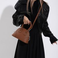 Women's  Pu Leather Solid Color Vintage Style Classic Style Streetwear Sewing Thread Shell Zipper Handbag sku image 1