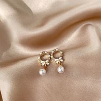 1 Pair Simple Style Flower Plating Inlay Alloy Rhinestones Pearl Gold Plated Drop Earrings main image 1