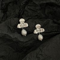 1 Pair Vintage Style Flower Plating Metal Drop Earrings sku image 1