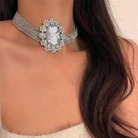 Retro Luxurious French Style Plant Alloy Plating Inlay Acrylic Rhinestones Silver Plated Women's Choker main image 1