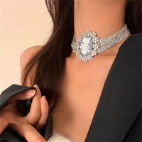 Retro Luxurious French Style Plant Alloy Plating Inlay Acrylic Rhinestones Silver Plated Women's Choker main image 4