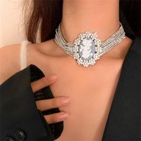 Retro Luxurious French Style Plant Alloy Plating Inlay Acrylic Rhinestones Silver Plated Women's Choker main image 5