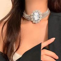 Retro Luxurious French Style Plant Alloy Plating Inlay Acrylic Rhinestones Silver Plated Women's Choker main image 3