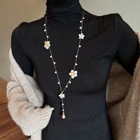 Elegant Flower Freshwater Pearl Brass Beaded Sweater Chain main image 2