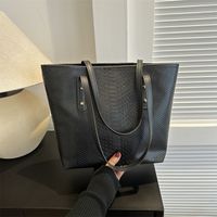 Women's All Seasons Pu Leather Solid Color Elegant Square Zipper Shoulder Bag main image 3