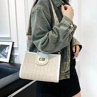 Women's Pu Leather Solid Color Vintage Style Classic Style Streetwear Sewing Thread Metal Button Pillow Shape Zipper Lock Clasp Shoulder Bag main image 6