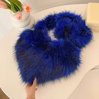 Women's Plush Solid Color Cute Heart-shaped Magnetic Buckle Shoulder Bag main image 4