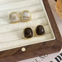 1 Pair Vintage Style Color Block Plating Alloy Resin White Gold Plated Ear Studs main image 1