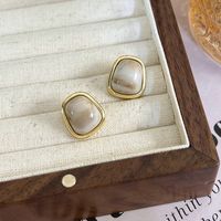 1 Pair Vintage Style Color Block Plating Alloy Resin White Gold Plated Ear Studs main image 8