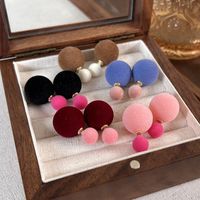 1 Pair Vintage Style Round Plating Resin White Gold Plated Ear Studs main image 1