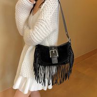 Femmes Faux Cuir Couleur Unie Style Vintage Style Classique Vêtement De Rue Gland Fil À Coudre Forme De Boulette Fermeture Éclair Boucle Magnétique Sac D'épaule main image 6