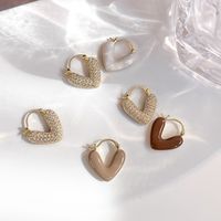 1 Paire Rétro Forme De Cœur Incruster Le Cuivre Zircon Plaqué Or Des Boucles D'oreilles main image 8