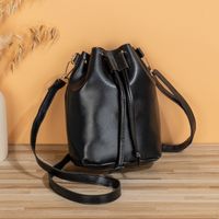 Women's Pu Leather Solid Color Streetwear Bucket String Bucket Bag main image 5