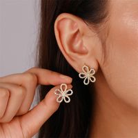 1 Pair Cute Sweet Heart Shape Butterfly Beaded Hollow Out Alloy Ear Studs main image 5
