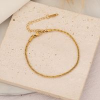 Señora Estilo Simple Viajar Diariamente Forma De Corazón Acero Inoxidable Chapados en oro de 18k Pulsera Al Mayoreo main image 2