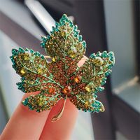 Vintage Style Maple Leaf Alloy Plating Inlay Rhinestones Women's Brooches main image 4