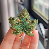 Vintage Style Maple Leaf Alloy Plating Inlay Rhinestones Women's Brooches main image 2