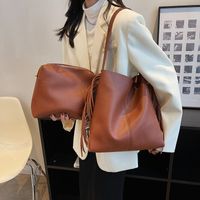 Women's Pu Leather Solid Color Classic Style Tassel Sewing Thread Bucket Magnetic Buckle Tote Bag sku image 2