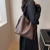 Women's Pu Leather Solid Color Classic Style Tassel Sewing Thread Bucket Magnetic Buckle Tote Bag sku image 4