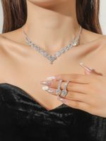 Elegante Estilo Clásico Brillante Geométrico Aleación Embutido Diamantes De Imitación Mujeres Aretes Collar sku image 2