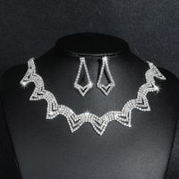 Elegante Señora Geométrico Aleación Ahuecar Embutido Diamantes De Imitación Mujeres Aretes Collar main image 3