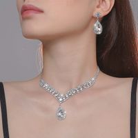 Elegante Señora Geométrico Aleación Ahuecar Embutido Diamantes De Imitación Mujeres Aretes Collar sku image 12