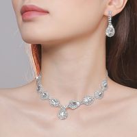 Élégant Dame Géométrique Alliage Évider Incruster Strass Femmes Des Boucles D'oreilles Collier sku image 16