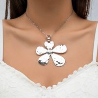 Elegant Ferien Einfacher Stil Blume Legierung Kupfer Großhandel Halskette Mit Anhänger main image 2