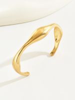 Simple Style Commute Solid Color Alloy Gold Plated Women's Cuff Bracelets main image 2