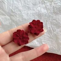 1 Par Estilo Simple Estilo Clásico Flor Embutido Flocado Diamantes De Imitación Perla Pendientes De Gota sku image 1