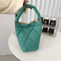 Women's Nylon Lingge Classic Style Sewing Thread Bucket Magnetic Buckle Handbag sku image 1