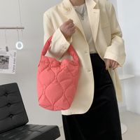 Frau Nylon Linge Klassischer Stil Nähgarn Eimer Magnetschnalle Handtasche sku image 3