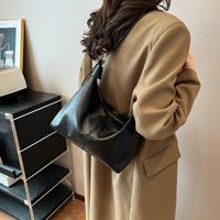 Femmes Faux Cuir Couleur Unie Élégant Fil À Coudre Forme D'oreiller Fermeture Éclair Sac D'épaule main image 5