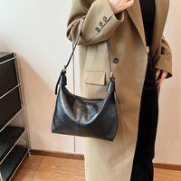 Women's Pu Leather Solid Color Elegant Sewing Thread Pillow Shape Zipper Shoulder Bag main image 6