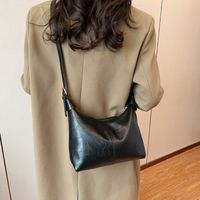 Femmes Faux Cuir Couleur Unie Élégant Fil À Coudre Forme D'oreiller Fermeture Éclair Sac D'épaule main image 9