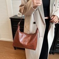Women's Pu Leather Solid Color Elegant Sewing Thread Pillow Shape Zipper Shoulder Bag sku image 1