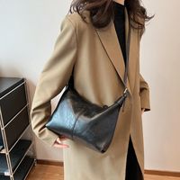 Women's Pu Leather Solid Color Elegant Sewing Thread Pillow Shape Zipper Shoulder Bag sku image 3