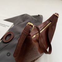 Frau Pu-leder Einfarbig Elegant Nähgarn Kissenform Reißverschluss Schultertasche main image 3