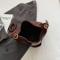 Women's Pu Leather Solid Color Elegant Sewing Thread Pillow Shape Zipper Shoulder Bag main image 4