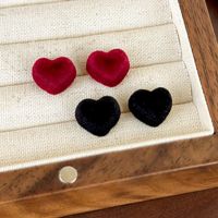 1 Pair Princess Sexy Solid Color Heart Shape Patchwork Flocking Ear Studs main image 6