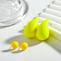 1 Pair Simple Style Solid Color Stoving Varnish Arylic Ear Studs sku image 1