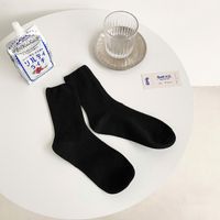 Unisexe Style Simple Couleur Unie Coton Crew Socks Une Paire sku image 3