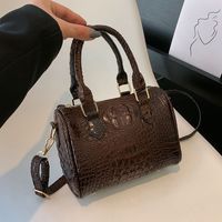 Femmes Faux Cuir Couleur Unie Style Vintage Forme D'oreiller Fermeture Éclair Sac À Main main image 6