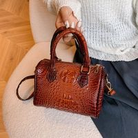 Women's Pu Leather Solid Color Vintage Style Pillow Shape Zipper Handbag sku image 1
