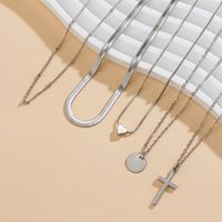 Lässig Einfacher Stil Pendeln Irregulär Kreuzen Runden Legierung Kupfer Halskette Mit Anhänger main image 4