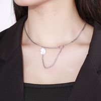 Großhandel Einfacher Stil Geometrisch Einfarbig Rostfreier Stahl Perlmutt Überzug Halskette Mit Anhänger main image 1