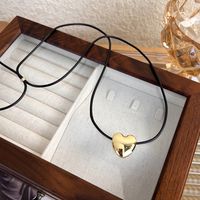 Dame Einfacher Stil Herzform Weißgold Plattiert Vergoldet Pu-leder Legierung Großhandel Halskette Mit Anhänger sku image 1